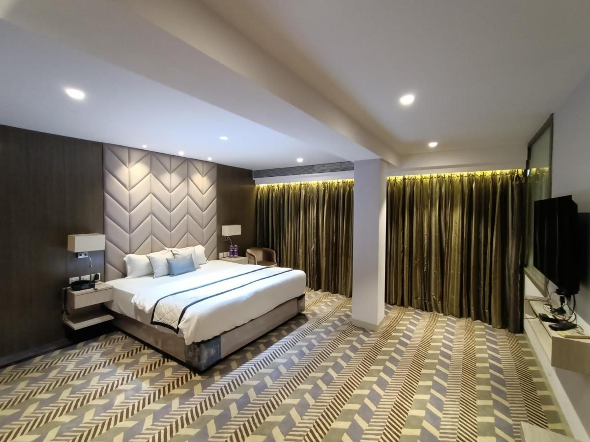 Hotel Highway Inn Andheri East Мумбаи Экстерьер фото