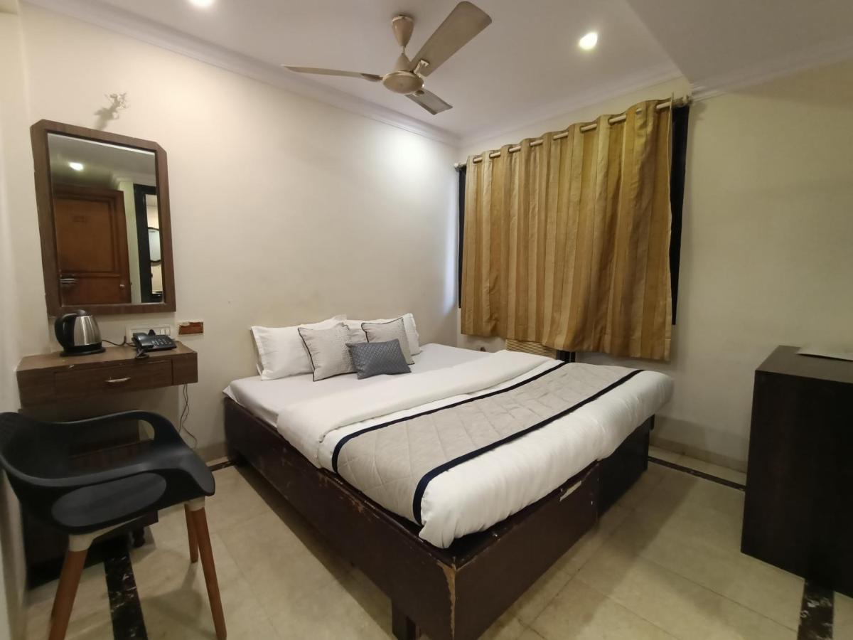 Hotel Highway Inn Andheri East Мумбаи Экстерьер фото
