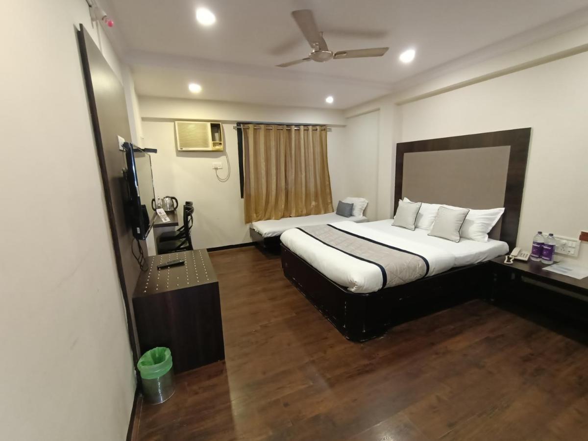 Hotel Highway Inn Andheri East Мумбаи Экстерьер фото