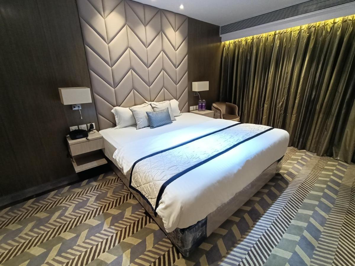 Hotel Highway Inn Andheri East Мумбаи Экстерьер фото