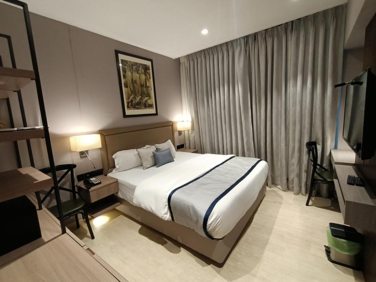 Hotel Highway Inn Andheri East Мумбаи Экстерьер фото