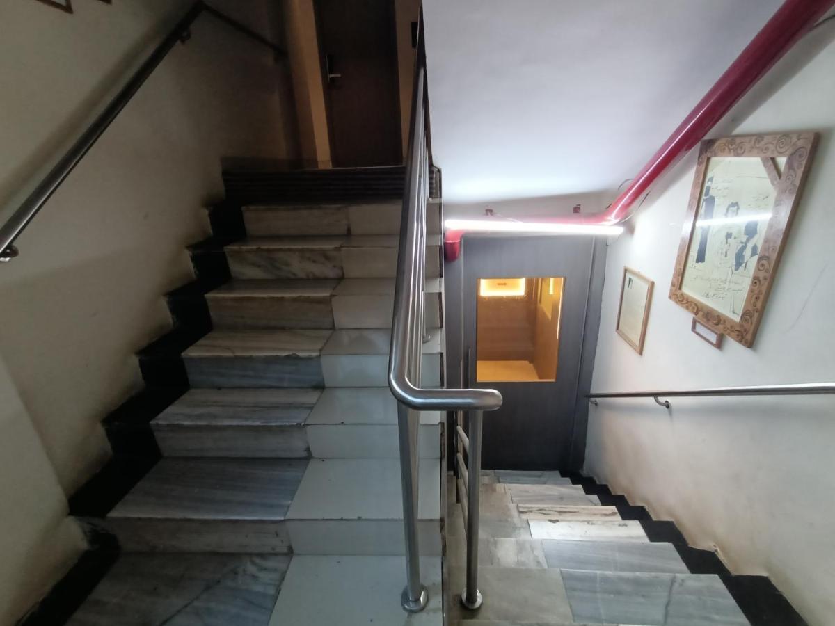 Hotel Highway Inn Andheri East Мумбаи Экстерьер фото