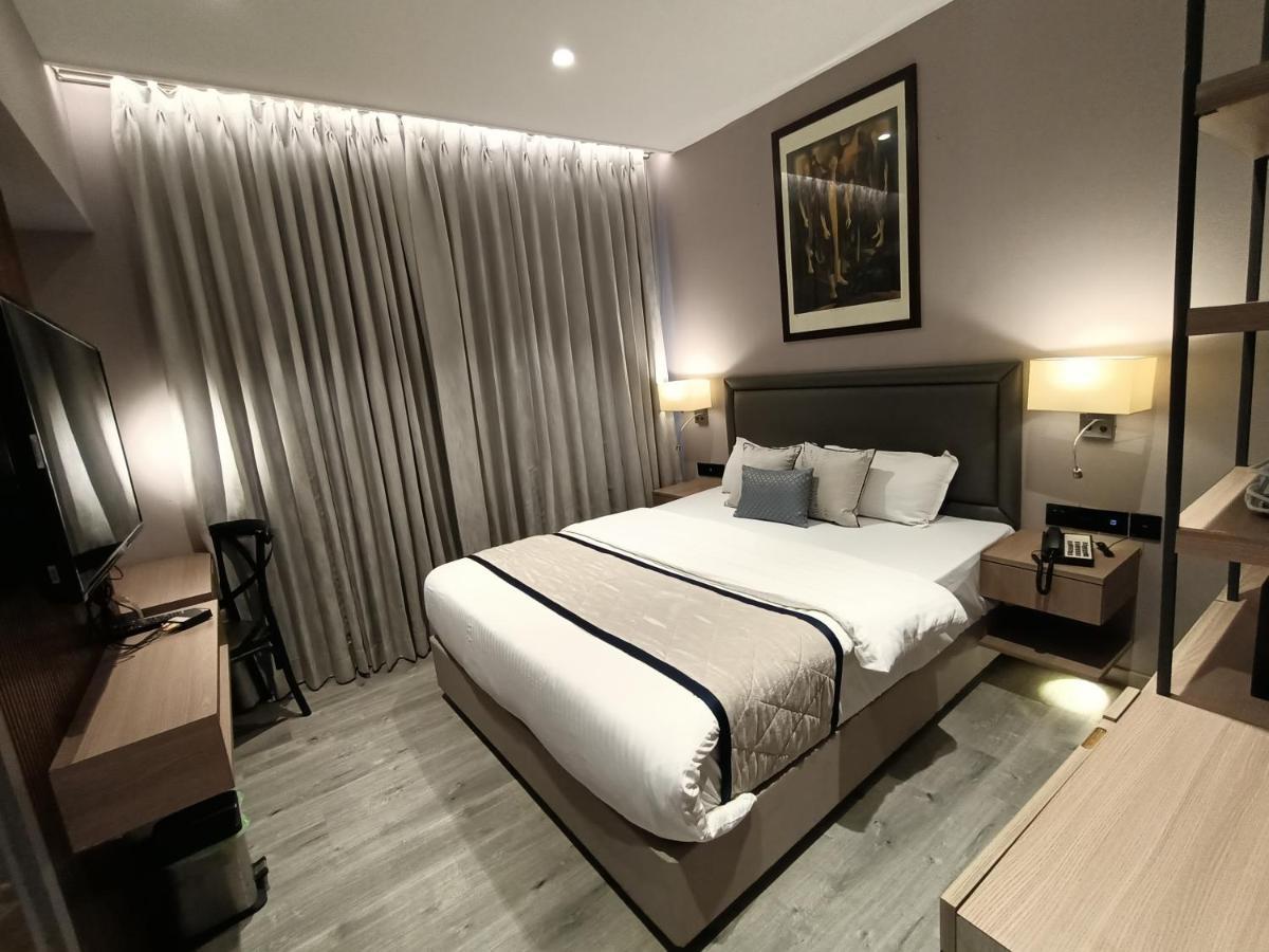 Hotel Highway Inn Andheri East Мумбаи Экстерьер фото
