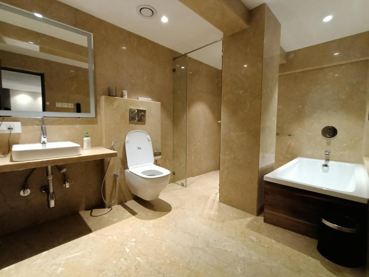 Hotel Highway Inn Andheri East Мумбаи Экстерьер фото