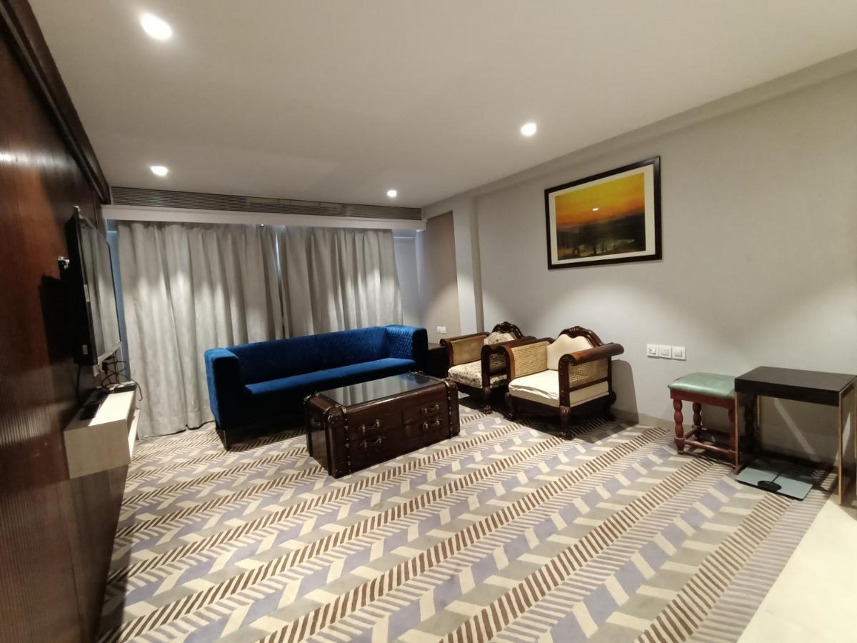 Hotel Highway Inn Andheri East Мумбаи Экстерьер фото