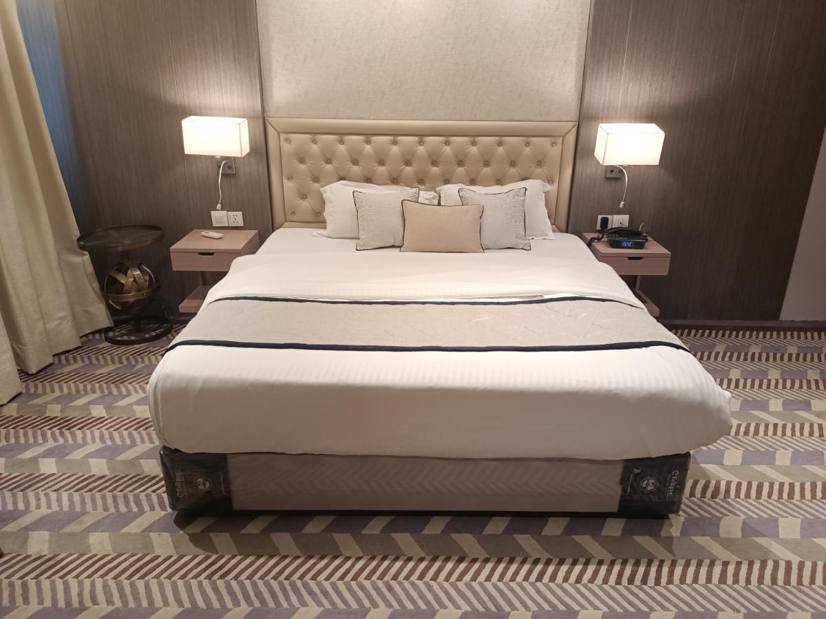 Hotel Highway Inn Andheri East Мумбаи Экстерьер фото