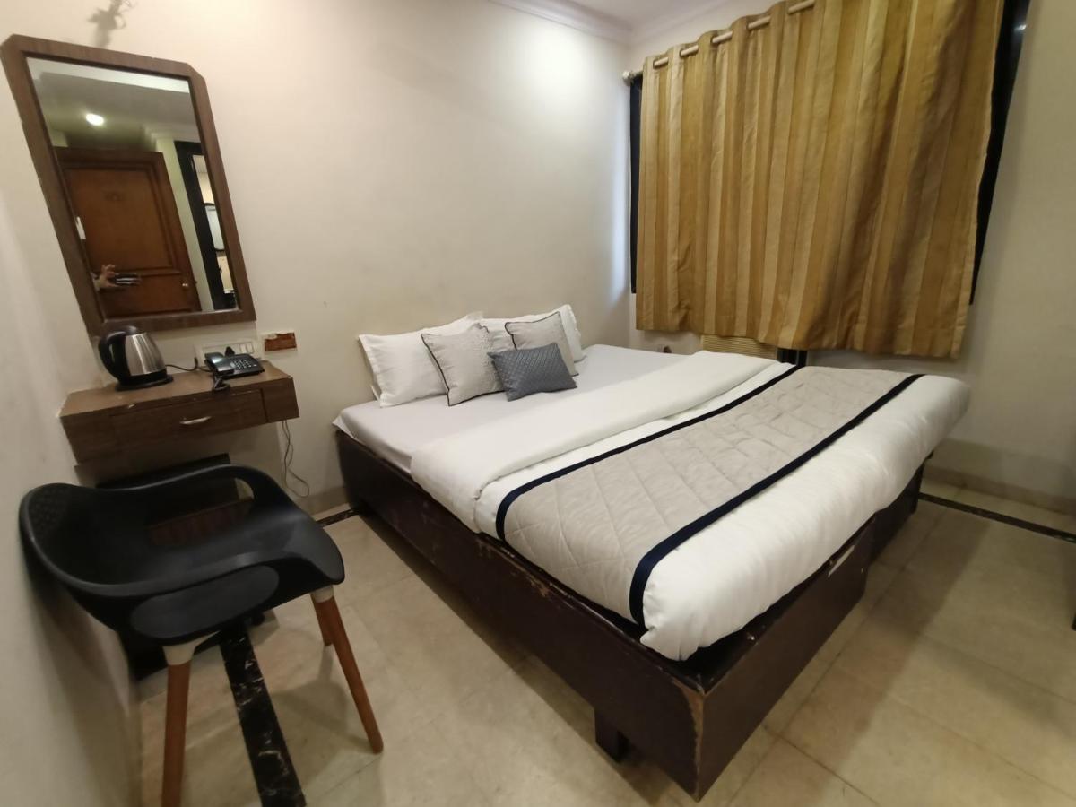 Hotel Highway Inn Andheri East Мумбаи Экстерьер фото