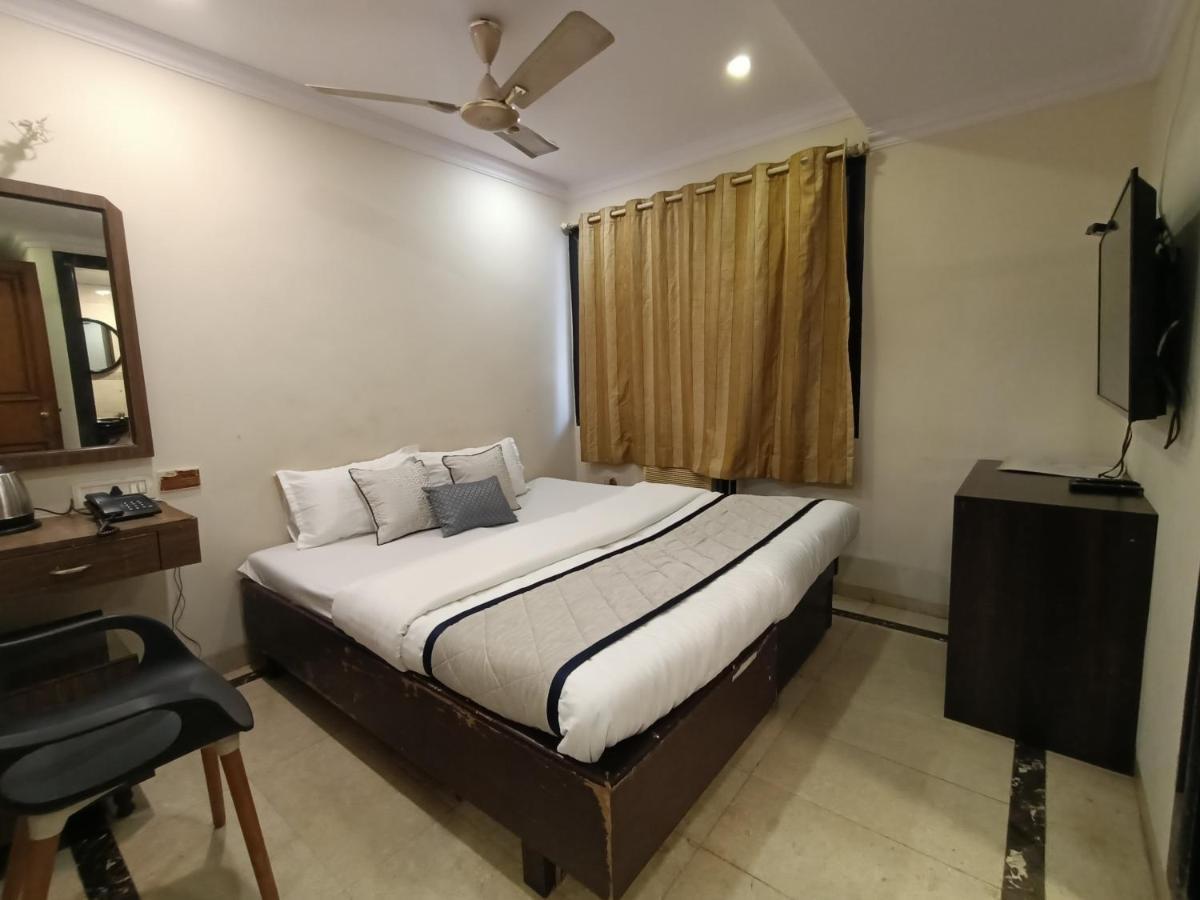 Hotel Highway Inn Andheri East Мумбаи Экстерьер фото