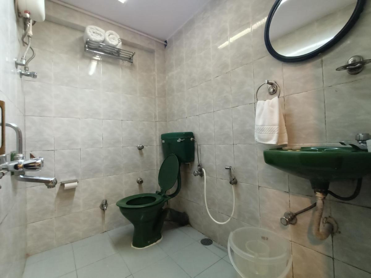Hotel Highway Inn Andheri East Мумбаи Экстерьер фото