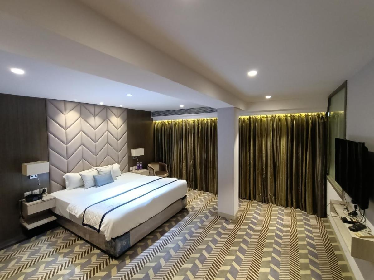 Hotel Highway Inn Andheri East Мумбаи Экстерьер фото