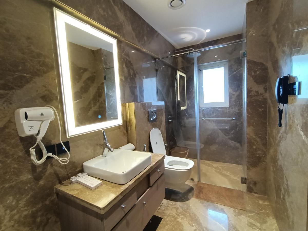 Hotel Highway Inn Andheri East Мумбаи Экстерьер фото
