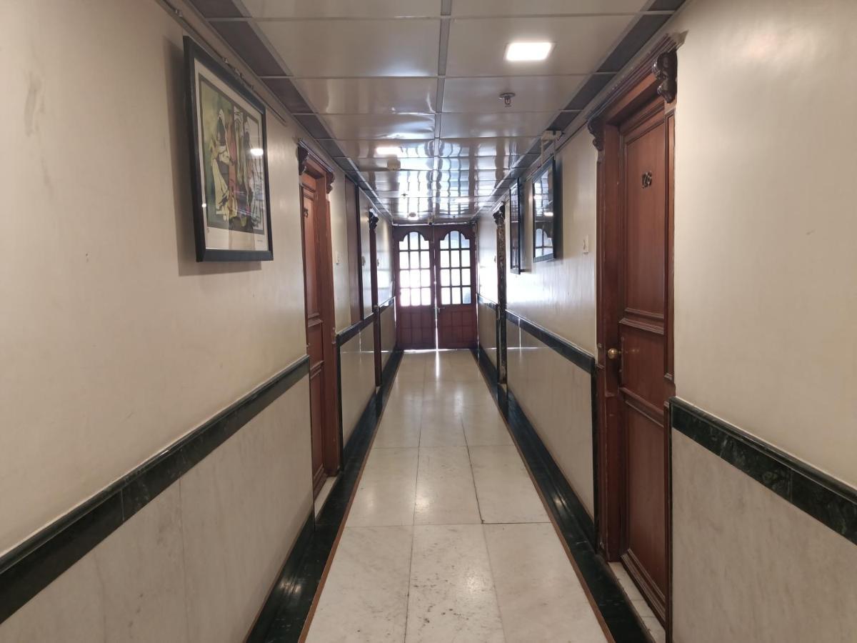 Hotel Highway Inn Andheri East Мумбаи Экстерьер фото