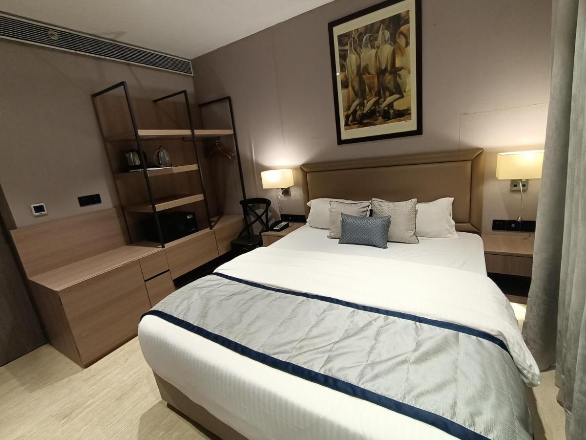Hotel Highway Inn Andheri East Мумбаи Экстерьер фото