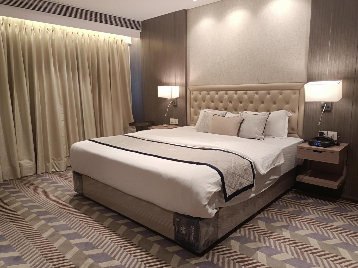 Hotel Highway Inn Andheri East Мумбаи Экстерьер фото