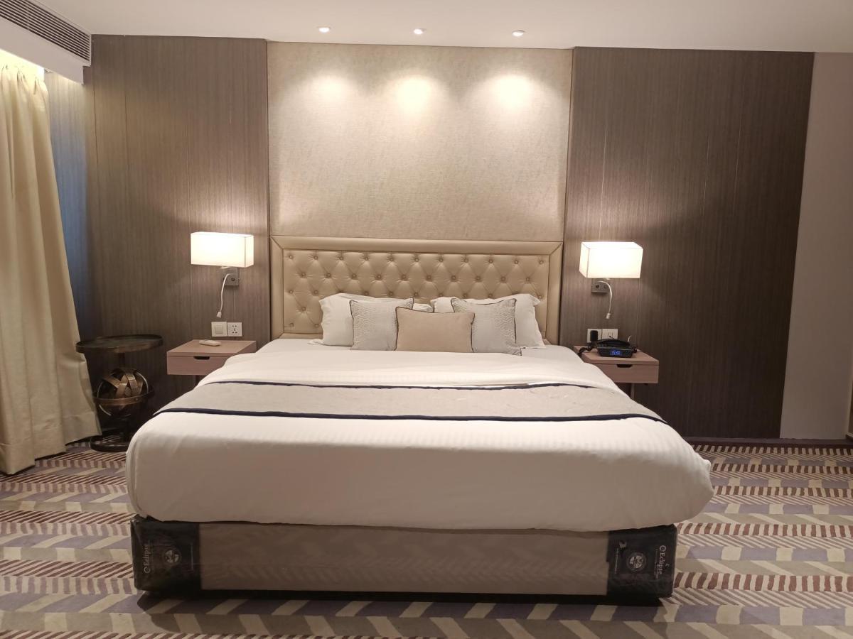 Hotel Highway Inn Andheri East Мумбаи Экстерьер фото