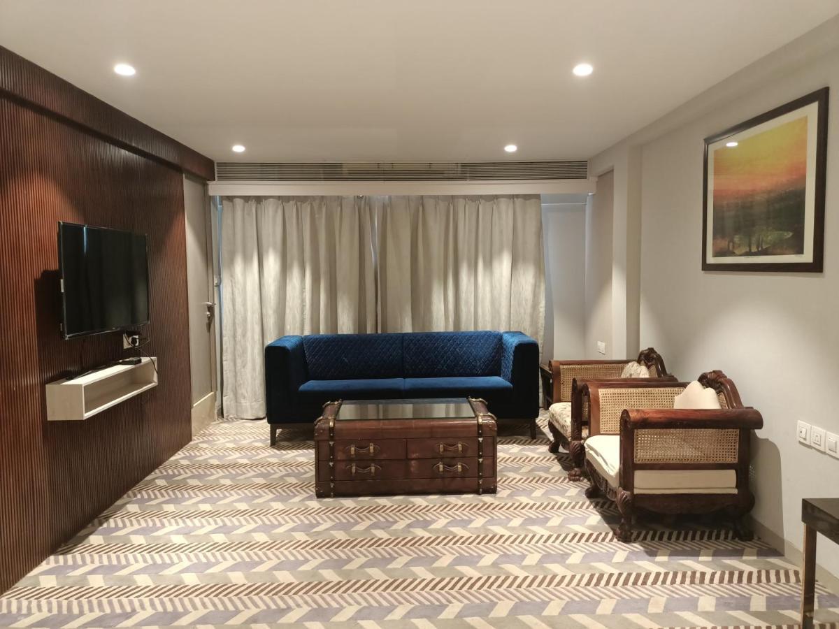 Hotel Highway Inn Andheri East Мумбаи Экстерьер фото