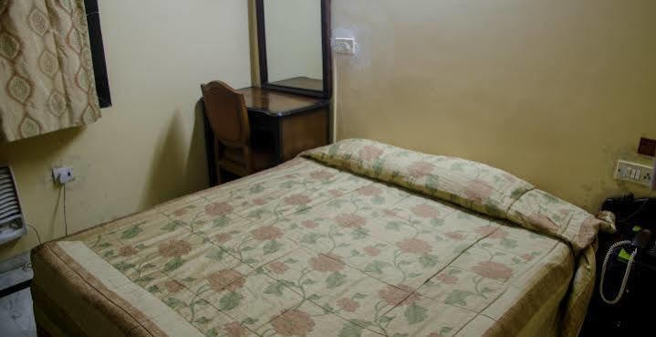 Hotel Highway Inn Andheri East Мумбаи Экстерьер фото